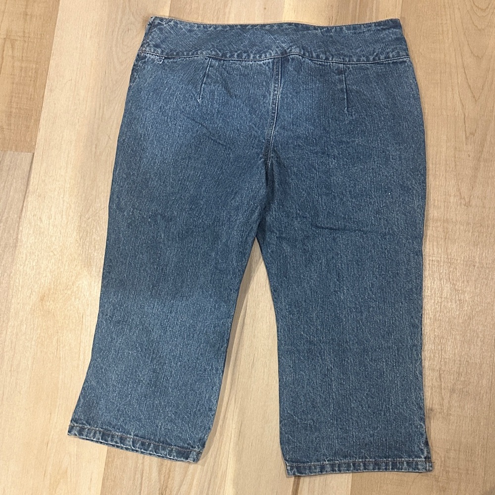 Embroidered Y2K Low Rise Capri - Picture 5 of 7